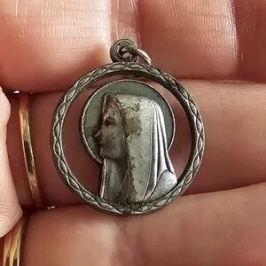 Vintage | Jewelry | Vintage Lady Of Lourdes Blessed Virgin Mary Medal ...